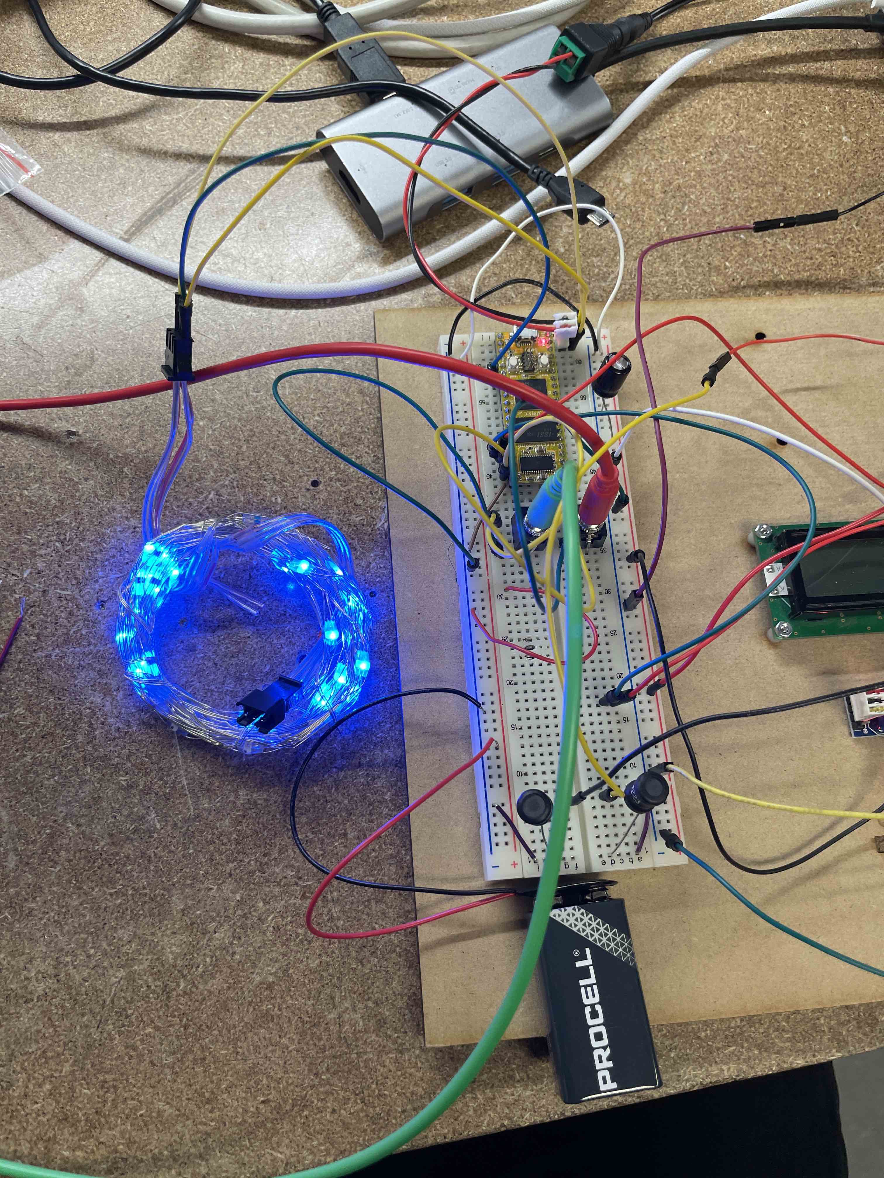 A programmable ws2812 LED strip connected on a breadboard with an Electro-Smith Daisy Seed