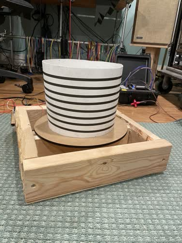 The assembled bucket placed on the DIY turntable